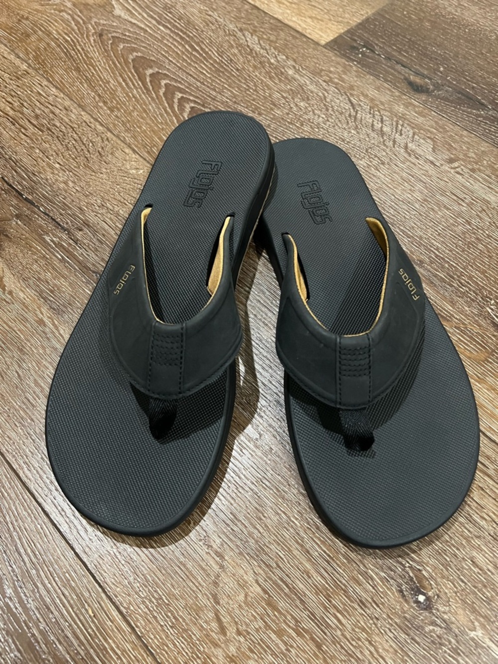 NWOT Flojos Men's Comfort Flip Flops black with brown Accent size 13
